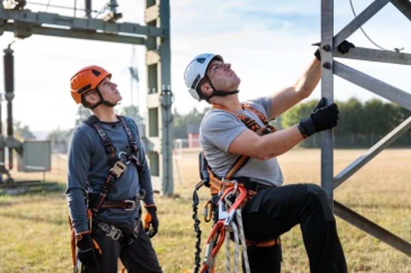 SKYLOTEC INCEPTOR GRX hjelm med hakestropp hvit
